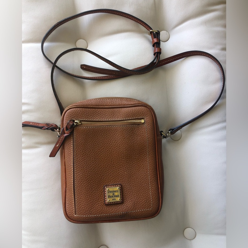 Dooney and Bourke tan leather used great shape 7 x 8“
